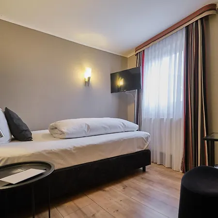 Roter Hahn Hotell 3*