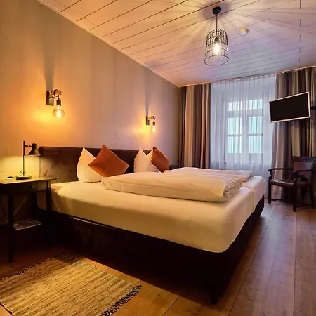 Roter Hahn Otel 3*