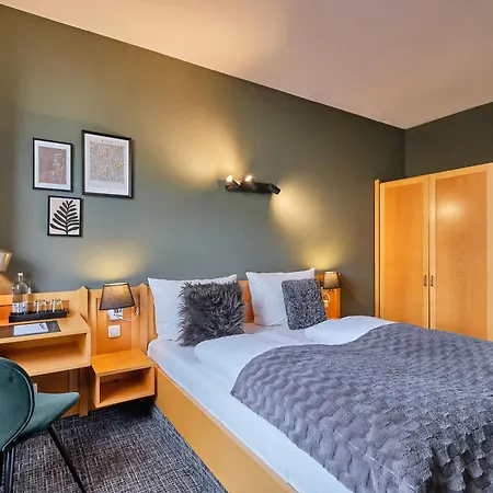 Roter Hahn 3* レーゲンスブルク