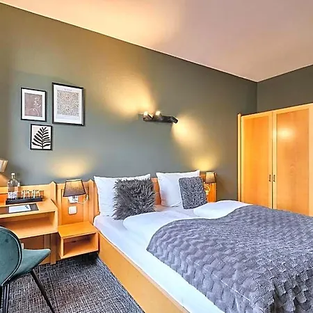 Hotel Roter Hahn 3*